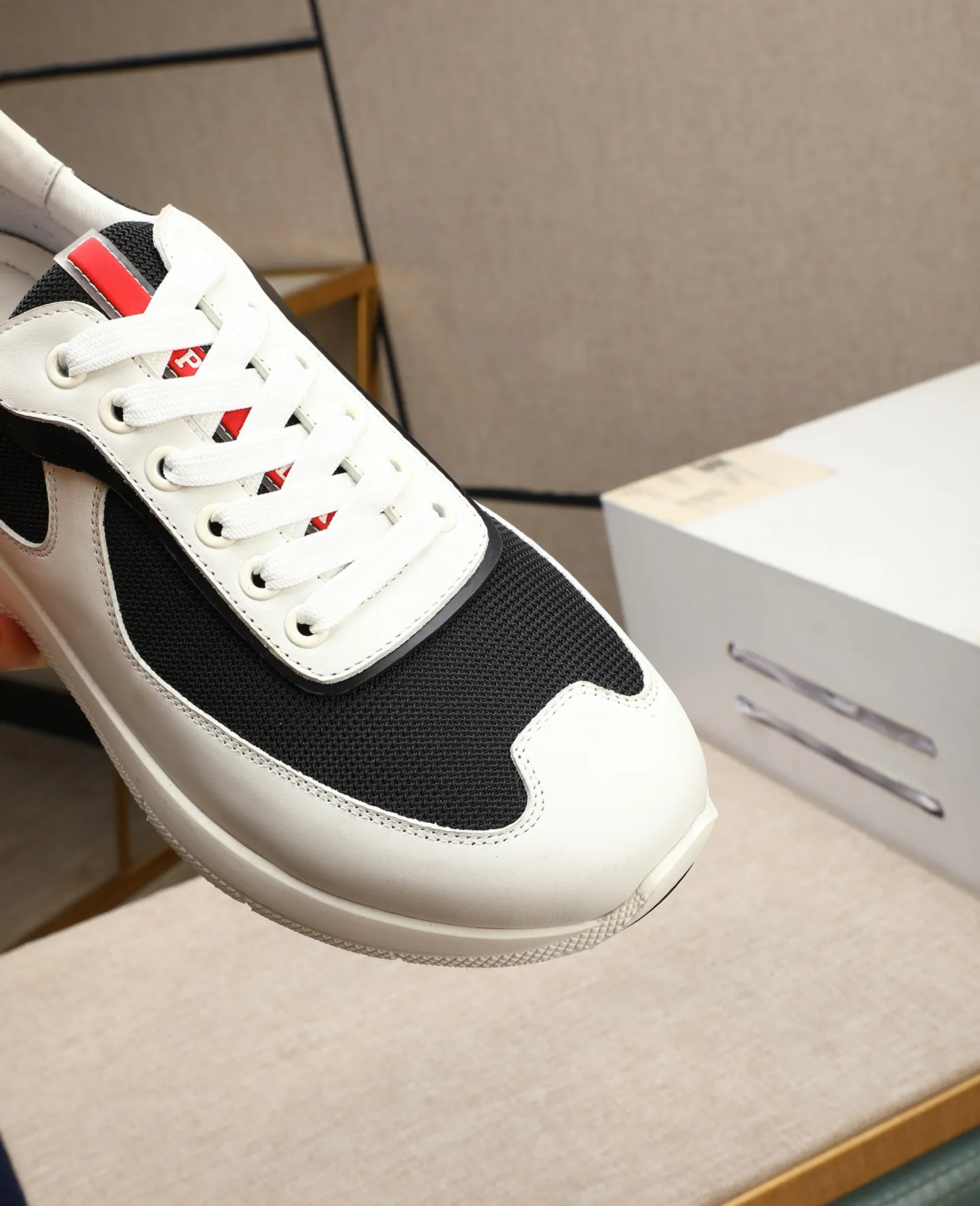 Men's shoes 💰600 Top quality New hot models on the official website, timeless for a century, 🆘 Trendy brand (Prada) mainly promotes hot models, avant-garde and versatile fashion men's shoes private version molding, cowhide surface splicing 1:1 oil edge treatment... fashionable and simple, original imported cowhide lining cowhide feet; the atmosphere and personality are more fashionable, eye-catching and pursuing class, it will subvert the old idea and be a must-have for fashion trendsetters with you! Must keep it for yourself! High-end comfort, high-end quality workmanship. Size: 38-44 Various colors available. full package